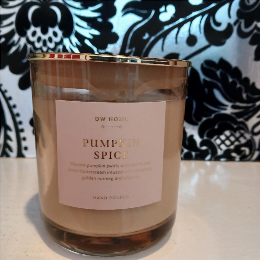 DW Home Pumpkin Spice Candle - Gold and Cream